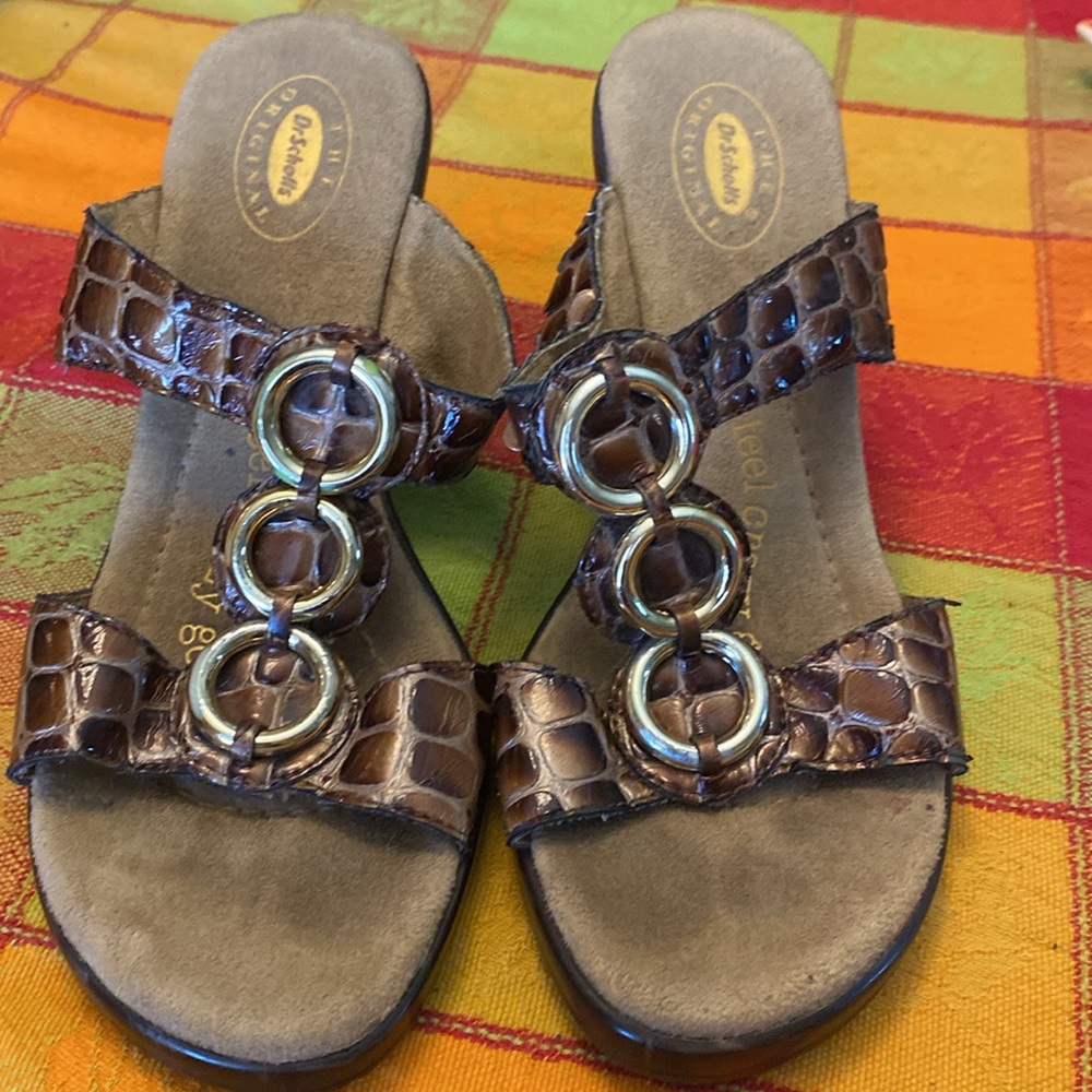 Dr Scholls slip on shoes. Size: 8M  Color: Brown and Gold.